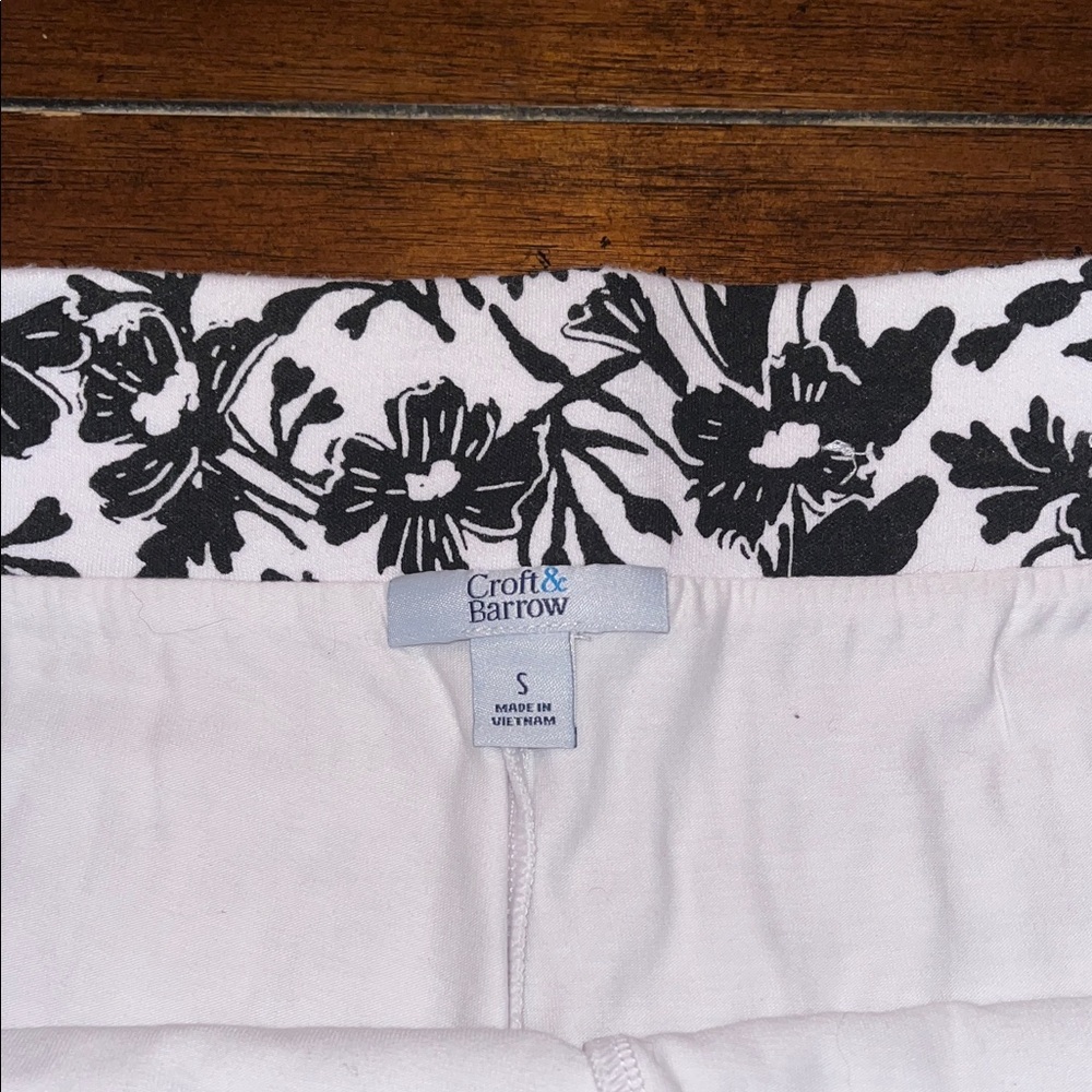 croft & barrow Black and White Floral Skort - Picture 4 of 7